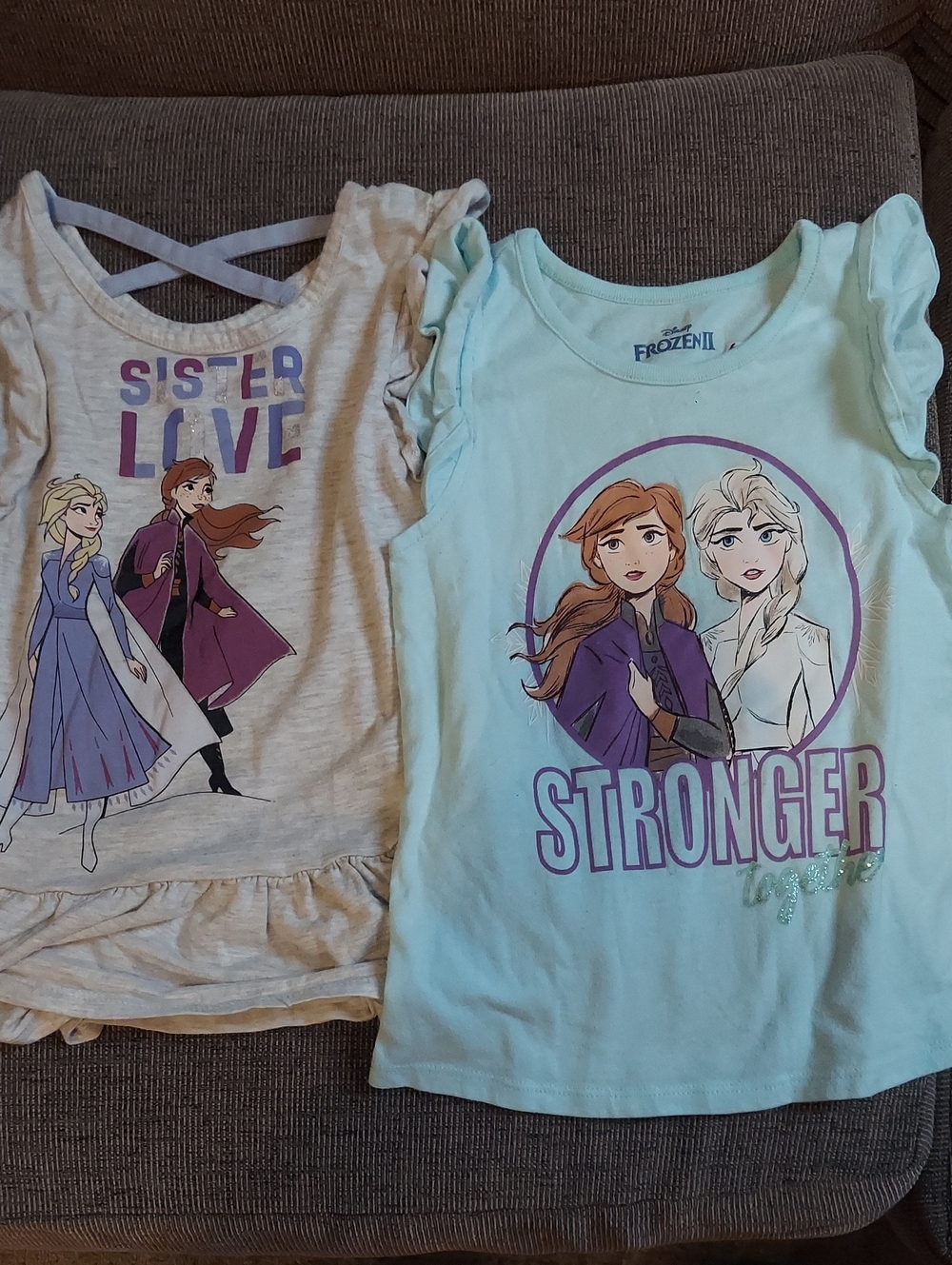Frozen II Elsa & Anna Girls' Light Blue 'Stronger' Graphic Top Play Bundle